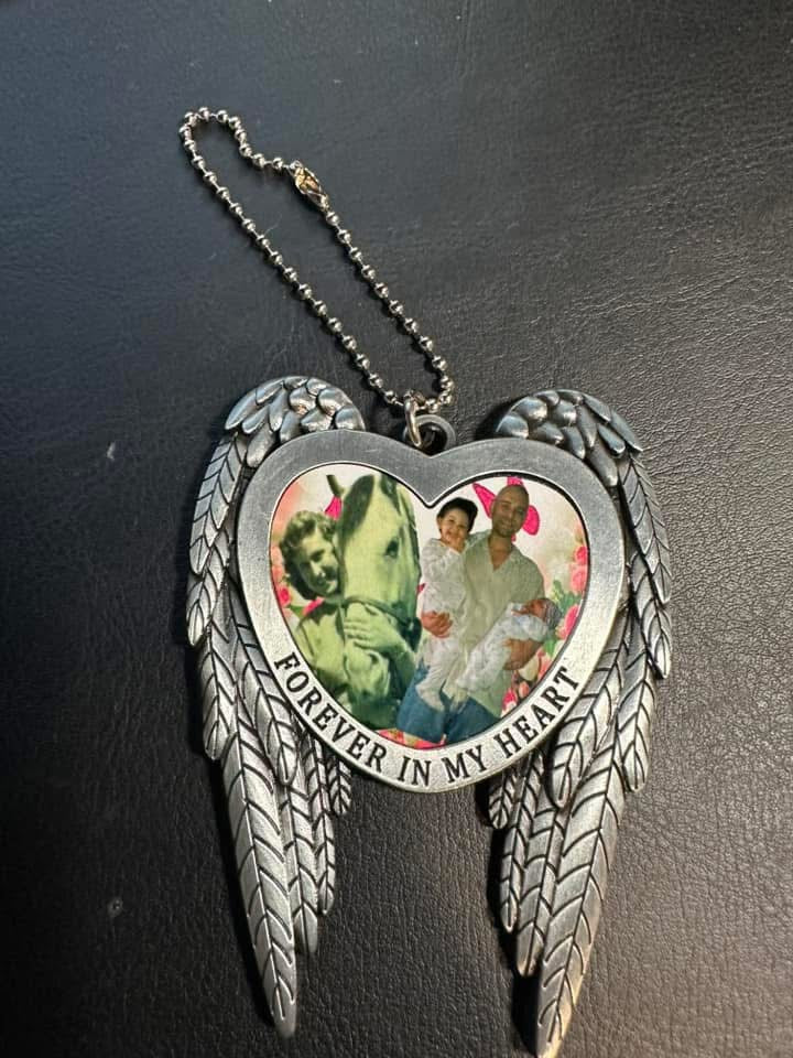 Memorial hanger