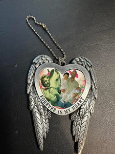 Memorial hanger